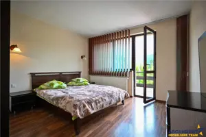 FILM!Refugiu elegant,cadru natural rar, vecinatati discrete,1.700 mp domeniu verde,Timisul de Sus:Po - imagine 2 FILM!Refugiu elegant,cadru natural rar, vecinatati discrete,1.700 mp domeniu verde,Timisul de Sus:Po - imagine 2