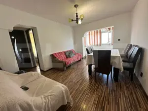 Apartament cu 3 camere, 48 mp, zona Plopilor