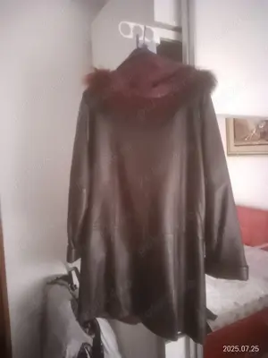 Vind două haine piele naturala 