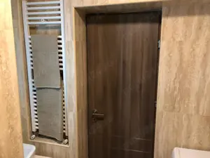 ofer spre inchiriere ap. 3 camere 93 mp  decomandat, utilat si mobilat modern  DECEBAL vedere mixta  - imagine 5