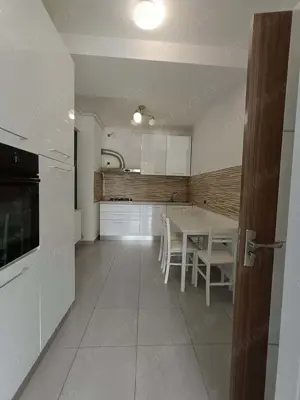 Apartament spațios cu 2 camere, 70 m  - Tractorul, Coresi - imagine 6