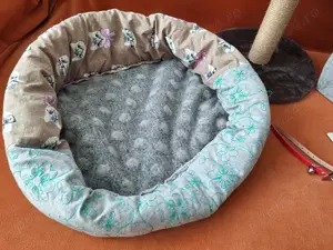 Accesorii pentru pisica, culcus moale, casuta, zgarda cu clopotel (buc=2), Jucarie cu etaj pentru zg - imagine 4 Accesorii pentru pisica, culcus moale, casuta, zgarda cu clopotel (buc=2), Jucarie cu etaj pentru zg - imagine 4