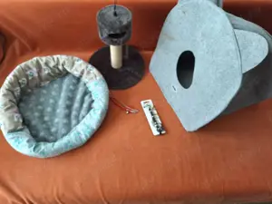 Accesorii pentru pisica, culcus moale, casuta, zgarda cu clopotel (buc=2), Jucarie cu etaj pentru zg