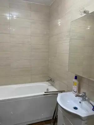 Ofer in centru chirie Ap 2 camere pe Alexandru-Ioan-Cuza bloc cu BRD