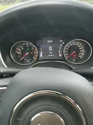 Vand Jeep Compass 2017 - imagine 4