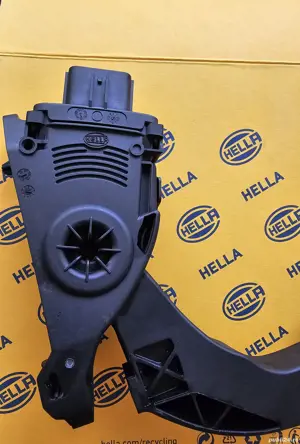 Pedală de accelerație originală pentru Audi cu tot cu senzor . - imagine 4