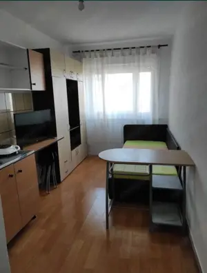 BRASADAS vinde garsonieră 14mp pe Careiului la etajul 3/4.