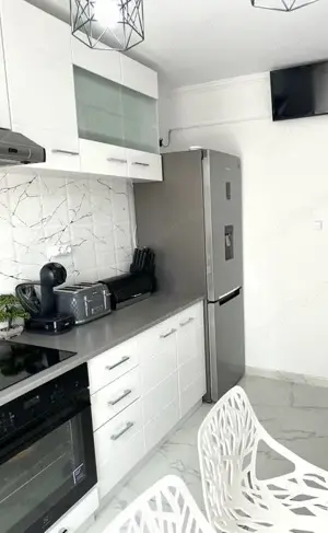 in Centru ofer chirie apartament cu 2 camere in blocul cu ING