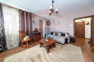 Apartament decomandat, 60 mp utili, 2 camere, debara, balcon!