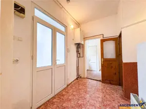 FILM!Apartament 2 camere decomandate, parter, in casa,curte comuna,Central,Brasov - imagine 3