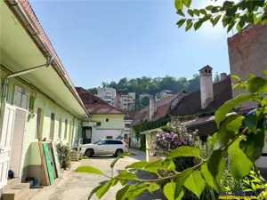 FILM!Apartament 2 camere decomandate, parter, in casa,curte comuna,Central,Brasov - imagine 4