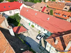 FILM!Apartament 2 camere decomandate, parter, in casa,curte comuna,Central,Brasov - imagine 6