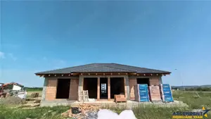 Casa la rosu in localitatea Bod, la 15 minute de Brasov, DJ 112A - imagine 12