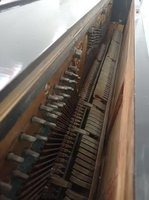 Pianina veche G.SCHWECHTEN - imagine 5