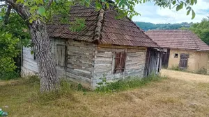 Se vinde casă bătrânească în zonă de munte - imagine 2