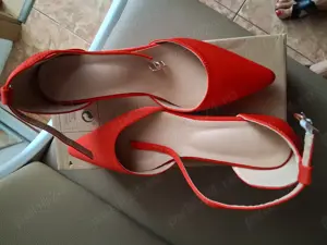 Vând sandale infundate in fata, noi, f comode și pantofi