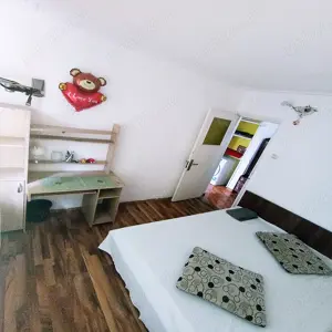 Vanzare apartament 3 camere (Moldo mobila), incalzire C.E.T., direct proprietar  - imagine 4