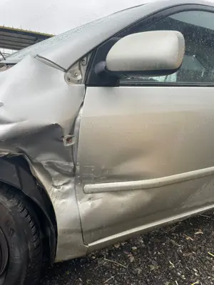 Toyota Corolla 2005 avariata  - imagine 6