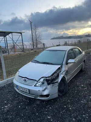 Toyota Corolla 2005 avariata  - imagine 9