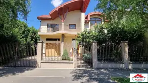 Casa - vila cu teren 1224 mp zona Liviu Rebreanu- semicentral