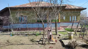 Vand Casa Singureni+curte