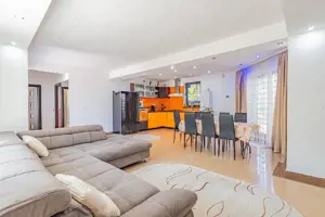 Casa P+M | Teren generos| Kamsas