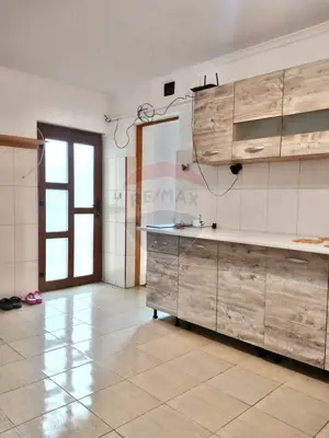 Apartament spațios cu 4 camere, zonă centrală – Sighișoara - imagine 2