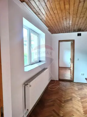 Apartament spațios cu 4 camere, zonă centrală – Sighișoara - imagine 7