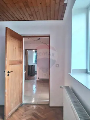 Apartament spațios cu 4 camere, zonă centrală – Sighișoara - imagine 5