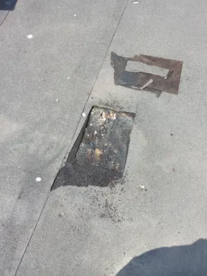 Executam reparati acoperisuri 