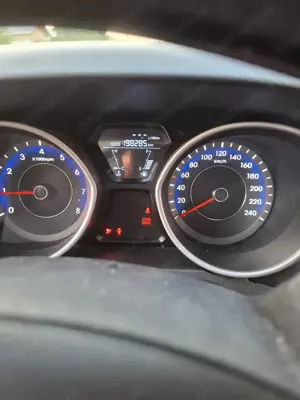 Hyundai Elantra 2012 - imagine 9