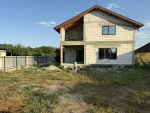 Casa de vanzare parter +mansarda