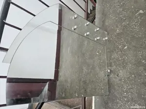 Lavoar cu picior, porțelan alb, și baterie+oglindă și 2 scaune pliante. - imagine 2