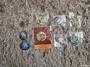 Brelocuri, brățări, magneți de frigider, pagodă, toate din China+ lampă decor, fibre optice.