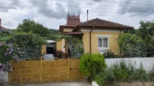 Casa de vânzare 5 camere  plus 3,5 ha pământ .com. Scundu Sat Blejani