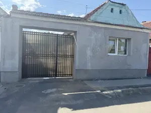 Casa de vanzare Haghig 25 km de Brasov schimb cu ap 2 camere sfantu gheorghe cu diferenta