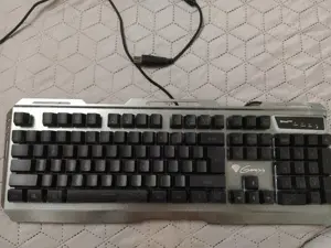 Vând tastatură RGB BACKLIT