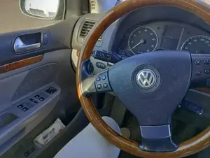 Vând Volkswagen Golf 5 - imagine 5 Vând Volkswagen Golf 5 - imagine 5