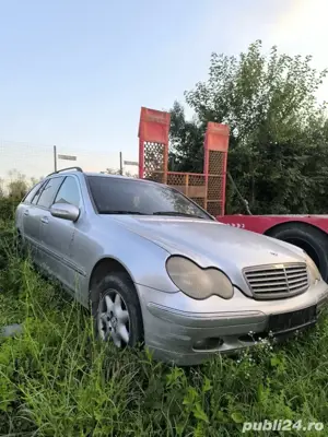 Dezmembrez Mercedes C Class (S203) 2.2 D, break, an 2001 - imagine 2