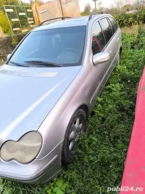 Dezmembrez Mercedes C Class (S203) 2.2 D, break, an 2001 - imagine 3