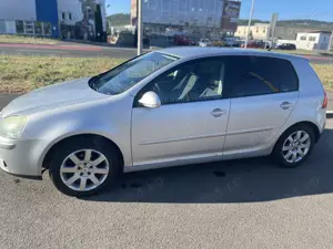 VW Golf 5   1.6 MPI   Benzină   102 CP   2  km   Sibiu