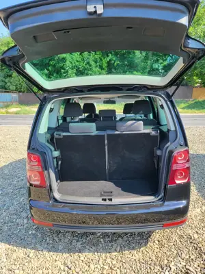 VW Touran 7 Locuri 2007 Clima 4250  - imagine 5 VW Touran 7 Locuri 2007 Clima 4250  - imagine 5