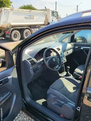 VW Touran 7 Locuri 2007 Clima 4250  - imagine 6 VW Touran 7 Locuri 2007 Clima 4250  - imagine 6