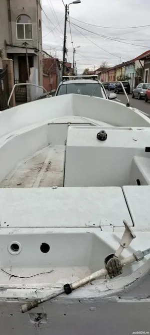 Barcă de pescuit din fibră de sticlă 