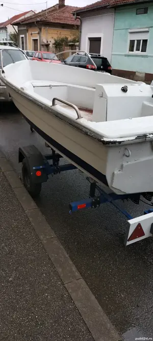 Barcă de pescuit din fibră de sticlă  - imagine 2