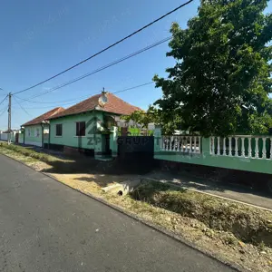 Casa de vanzare in centrul localitati Gurbediu.