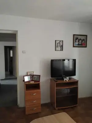 Apartament 3 camere Spitalul Judetean cu balcon spatios - imagine 2