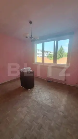 Apartament cu 2 camere, etaj intermediar, zonă verde, ideal pentru investitie - imagine 2