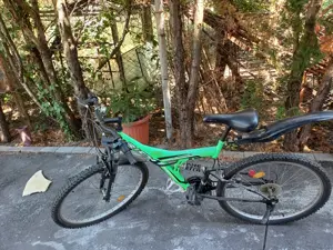 Vând bicicletă puțin folosită