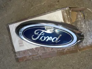 Stema de capota pentru Ford Mondeo - imagine 4